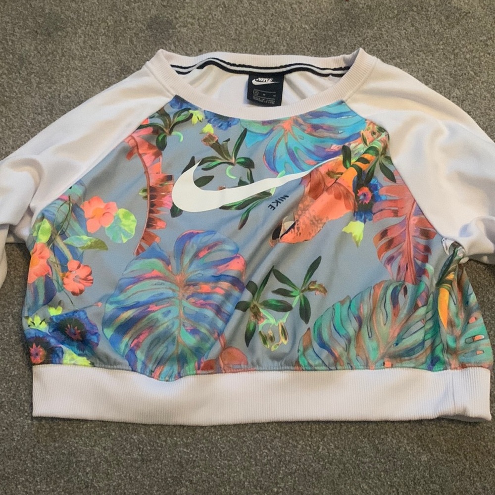 floral print nike cropped shirt.